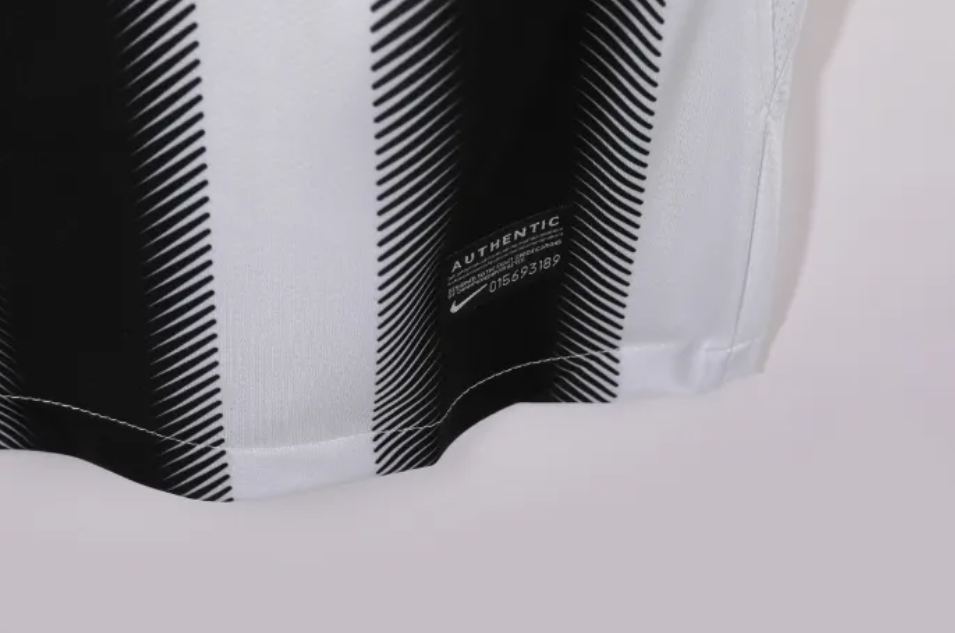 Juventus Home Retro Jersey 2011/12